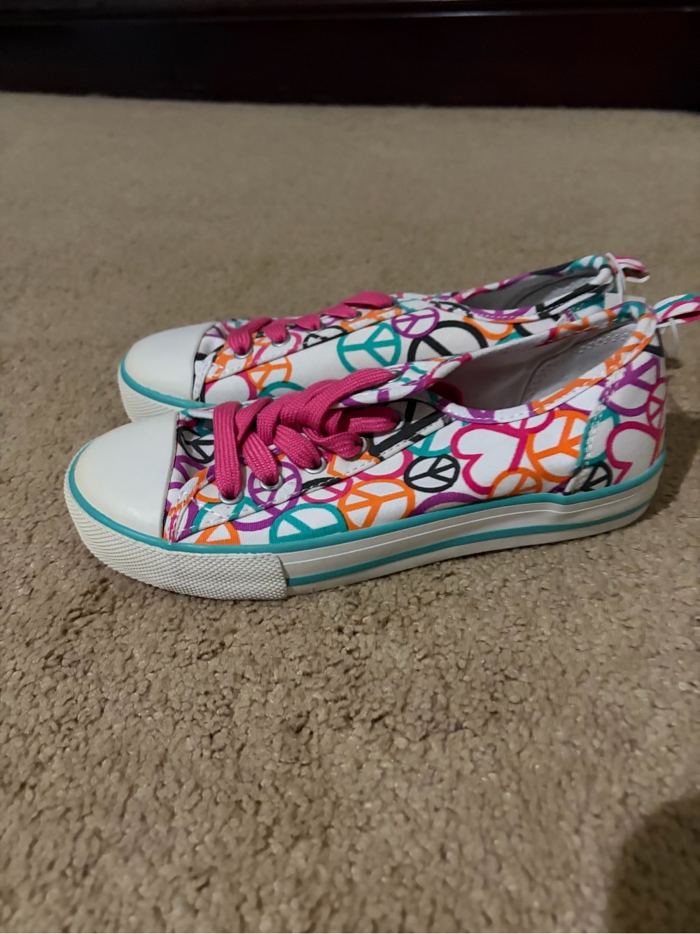 NWOT Old Navy White Canvas Sneakers with Multicolor Peace Signs and Pink Laces - Picture 2 of 4